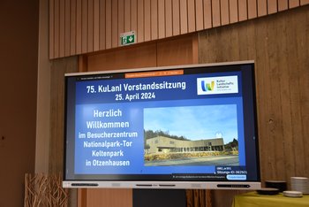 Präsentationsbildschirm zur 75. Vorstandssitzung der KuLanI