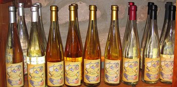 Flaschen Obstbrände und Liköre