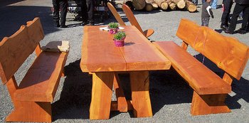 Sitzgarnitur aus Holz