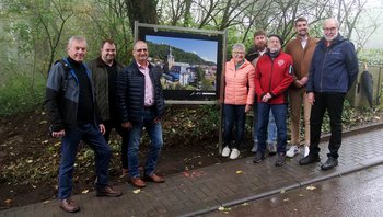 Teilnehmer der Ausstellungseröffnung