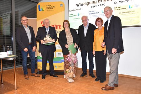 Thomas Gebel, Vorsitzender der KuLanI, Dr. Manfred Peter, Kerstin Adam, Werner Feldkamp, Ehrenvorsitzender der KuLanI, Roswitha Jungfleisch, geschäftsführende Vorsitzende des Vorstands der Stiftung europäische Kultur und Bildung sowie Dr. Hanspeter Georgi, Vorsitzender des Kuratoriums der Stiftung europäische Kultur und Bildung (v.l.n.r.) Foto: Andreas Sutor 