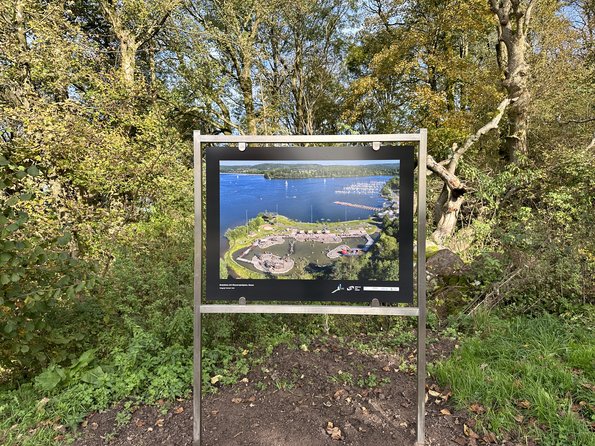 Fotostele mit Bild des Wasserspielplatzes am Bostalsee