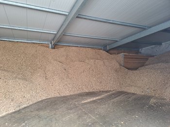 Lager mit Holzhackschnitzer´l