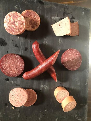 verschiedene Wurstspezialitäten vom Wild