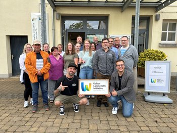 Teilnehmer verschiedener Partnerbetriebe auf Gruppenfoto