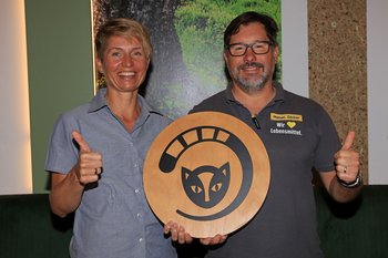 Alexandra und Manuel Decker mit Logo Nationalpark