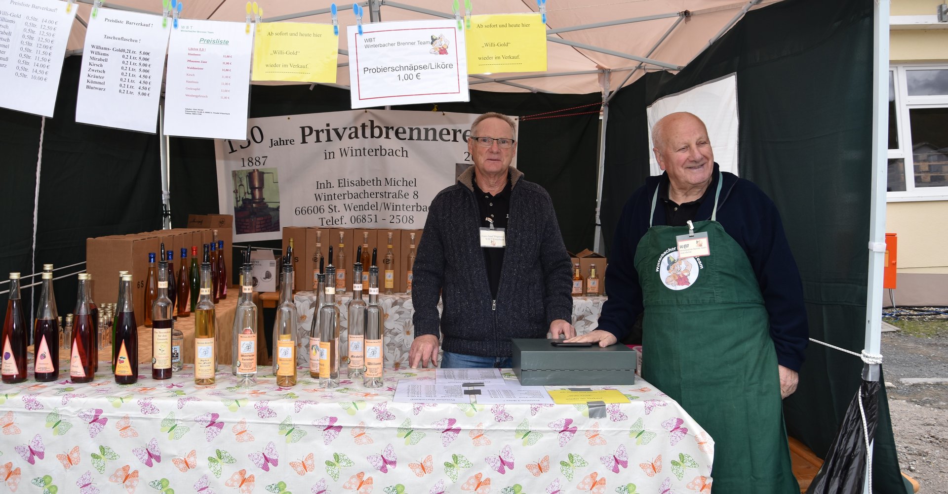 Verkaufsstand Winterbacher Brenner Team beim Erntedankfest
